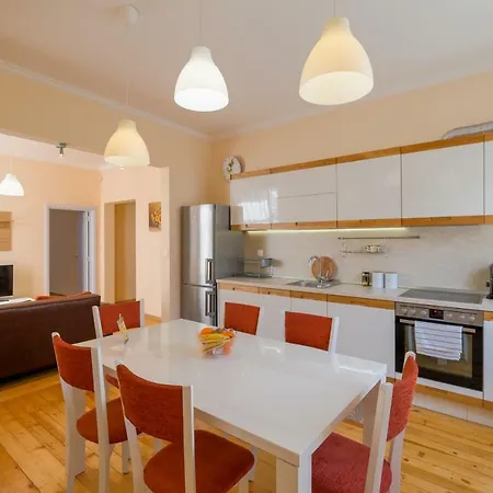 Slaveykov Square Apartment *